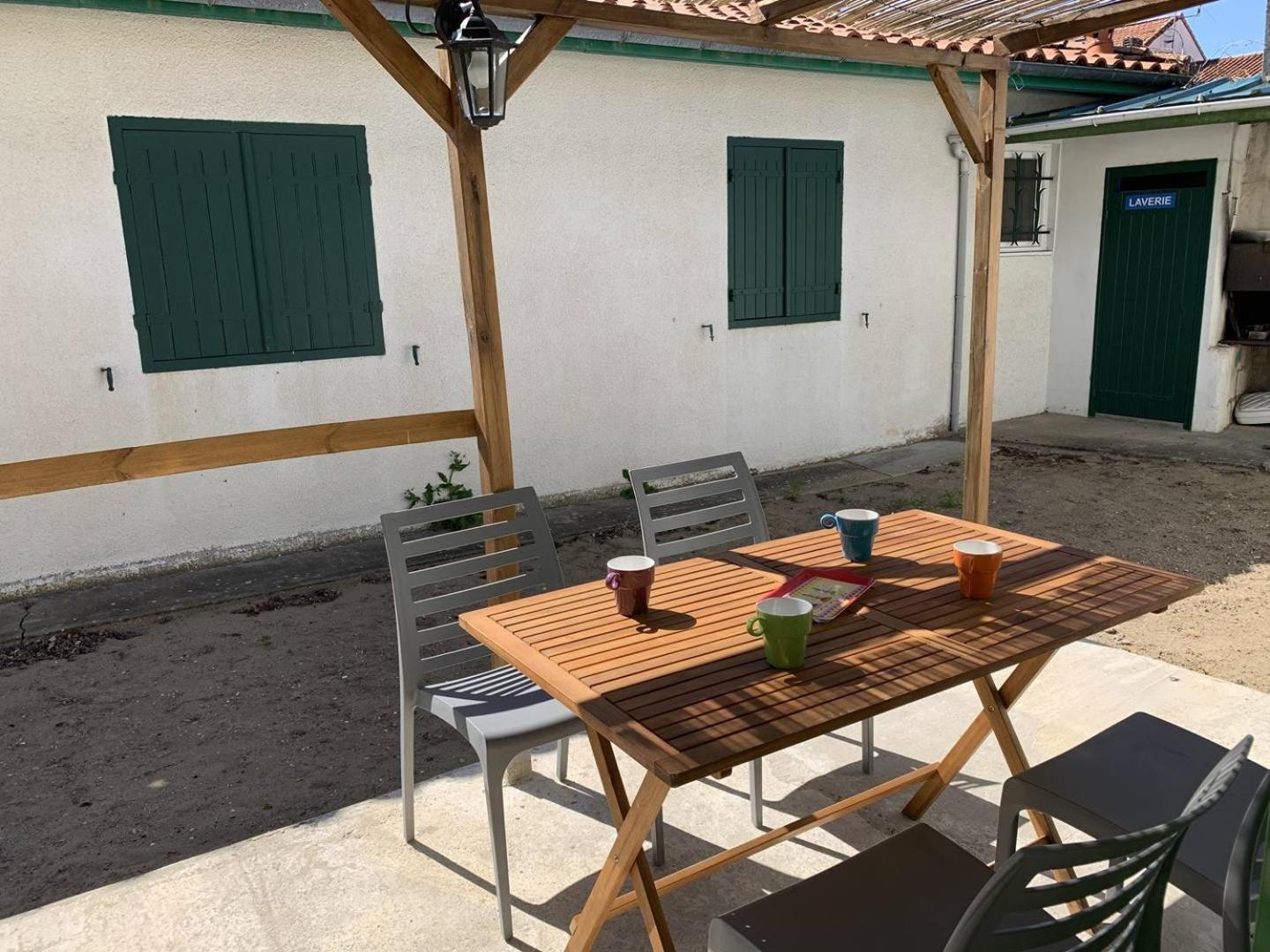 St Georges De Didonne - Agreable Petite Maison Avec Cour - 1 Chambre Saint-Georges-de-Didonne Esterno foto