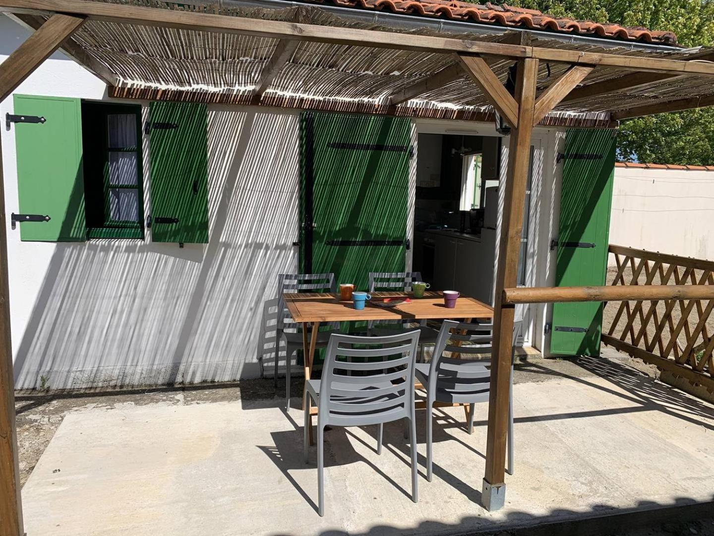 St Georges De Didonne - Agreable Petite Maison Avec Cour - 1 Chambre Saint-Georges-de-Didonne Esterno foto
